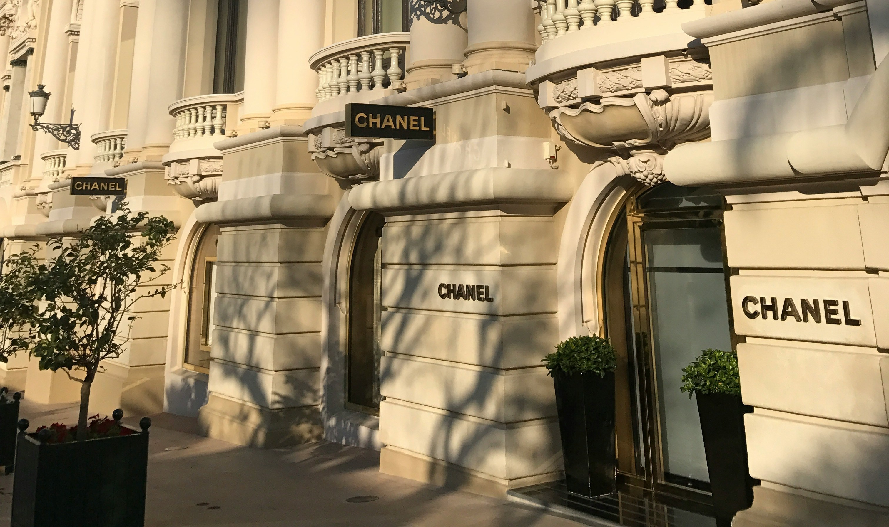 Chanel Officefront 
