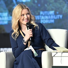 Alice Spencer speaking onstage at an event