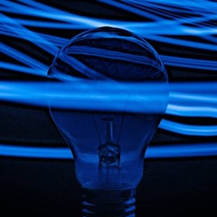 Lightbulb with luminous reflections