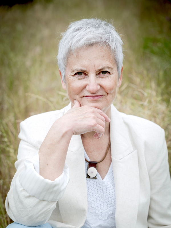  Nicola  Robins