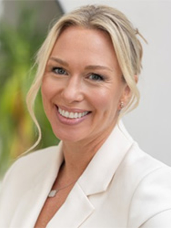  Alexandra Innes