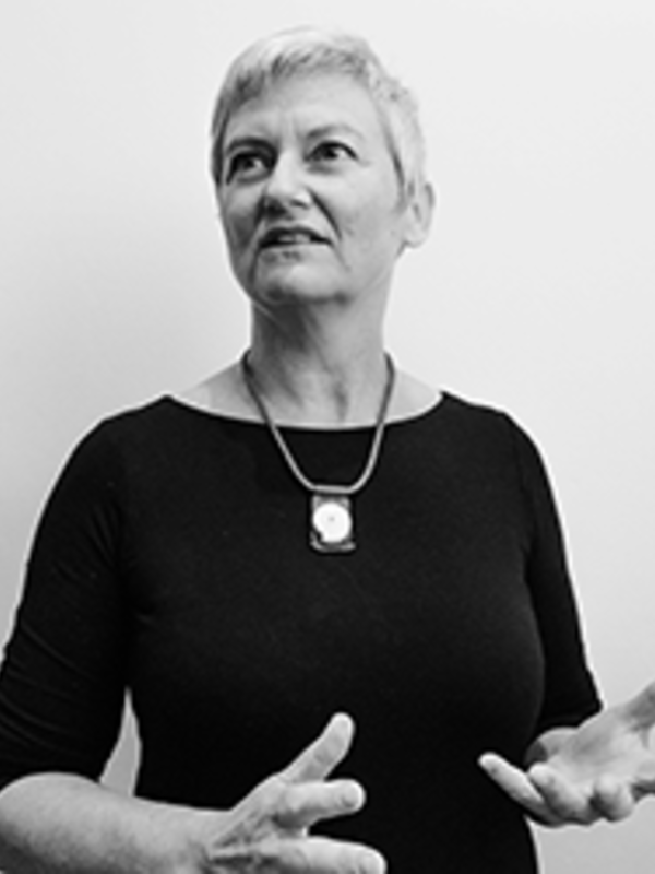 Nicola  Robins