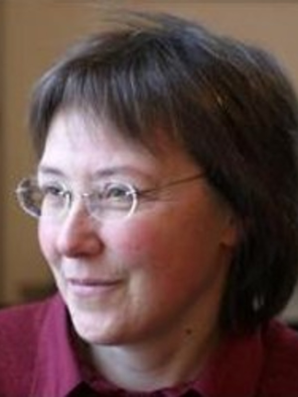 Dr Claire  Barlow