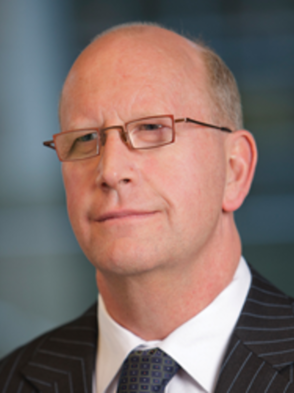 Dr Ian  Woods