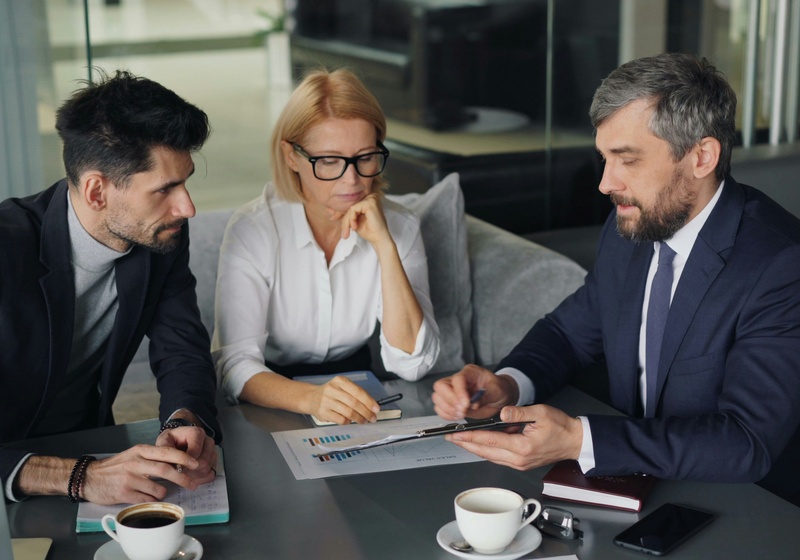 Groupe of business executives at a meeting