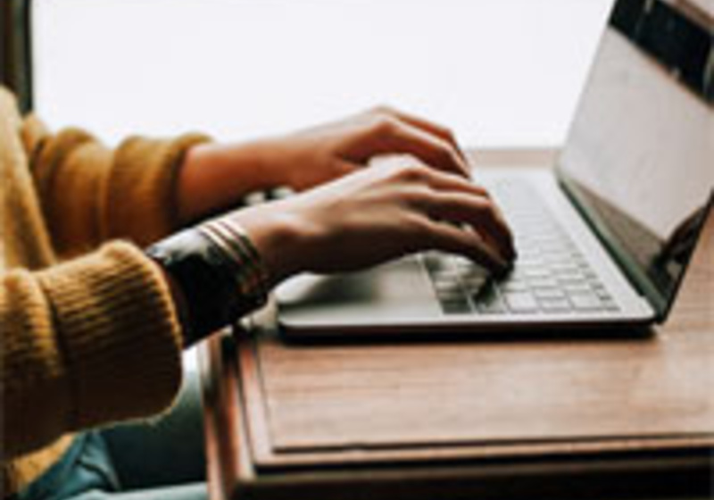 Learn flexibly with our online sustainability and leadership courses