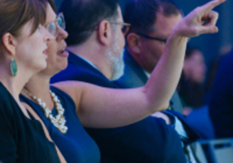 Audience woman pointing at CISL event