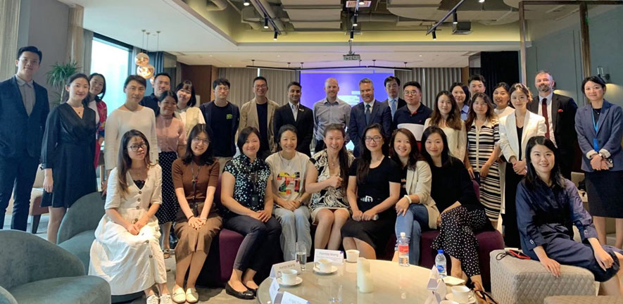 CISL colleagues meet with alumni and network members in China.